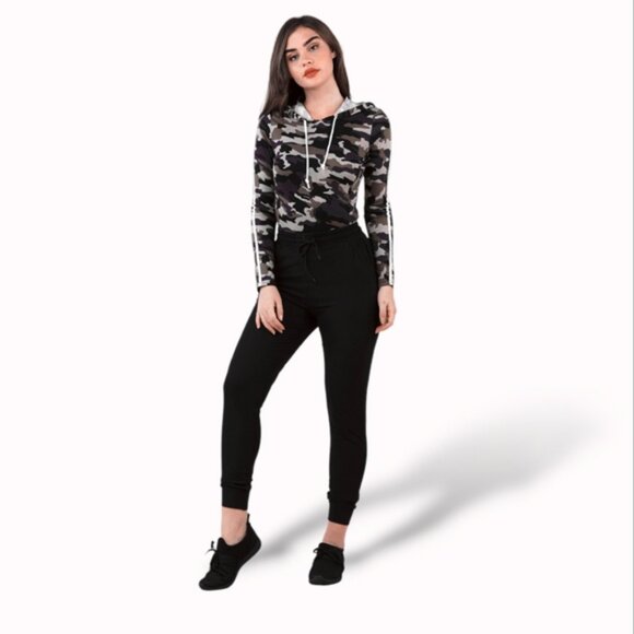 SWS/ACTIVE Cropped Camo Hoodie Pullover Size S (smaller fit) - Picture 3 of 10